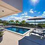 Luxury Spectrum Pool 32m2 Sauna Posedarje
