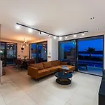 Luxury Spectrum Pool 32m2 Sauna Vila