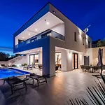Luxury Spectrum Pool 32m2 Sauna Posedarje
