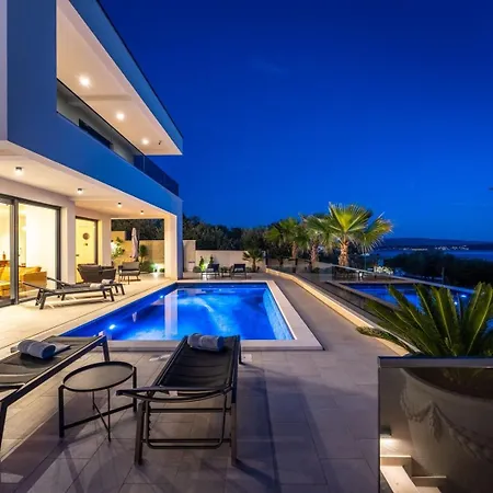 Вилла Luxury Spectrum Pool 32m2 Sauna *