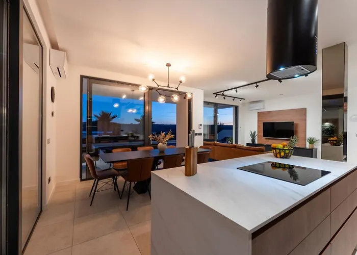 Luxury Spectrum Pool 32m2 Sauna * Поседарье