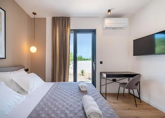 Luxury Spectrum Pool 32m2 Sauna