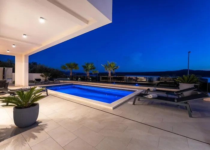 Вилла Luxury Spectrum Pool 32m2 Sauna *