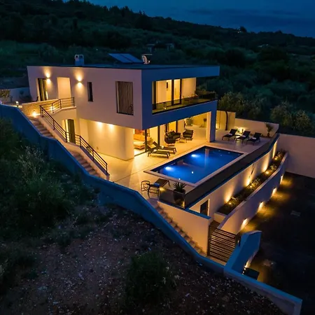 Luxury Spectrum Pool 32m2 Sauna Willa