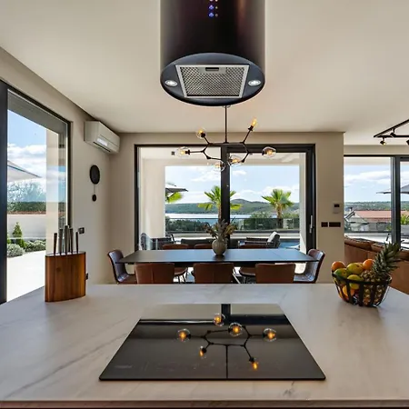 Luxury Spectrum Pool 32m2 Sauna * Posedarje