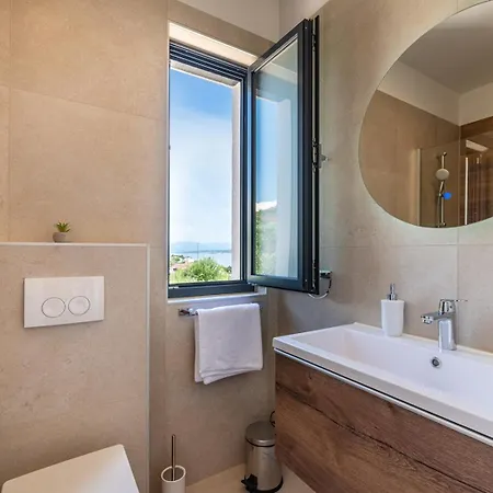 Luxury Spectrum Pool 32m2 Sauna * Posedarje