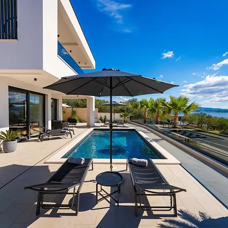 Luxury Spectrum Pool 32m2 Sauna Villa *