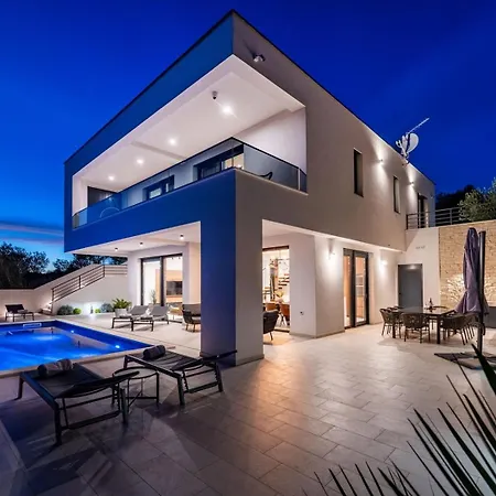 Luxury Spectrum Pool 32m2 Sauna Posedarje