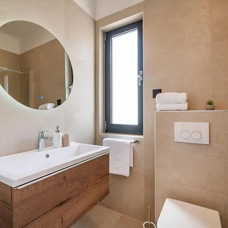 Luxury Spectrum Pool 32m2 Sauna * Posedarje