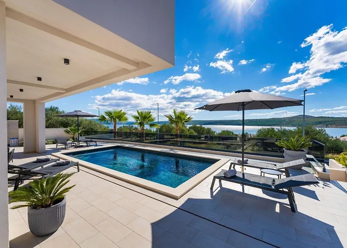 Luxury Spectrum Pool 32m2 Sauna Posedarje