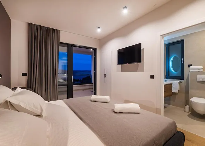 Luxury Spectrum Pool 32m2 Sauna