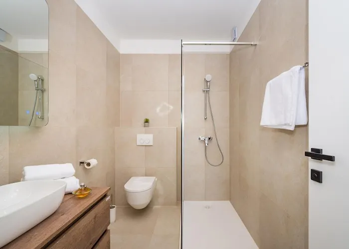 Luxury Spectrum Pool 32m2 Sauna *