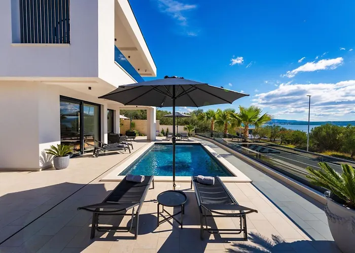 Luxury Spectrum Pool 32m2 Sauna Vila *