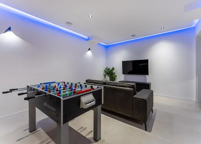 Luxury Spectrum Pool 32m2 Sauna Vila