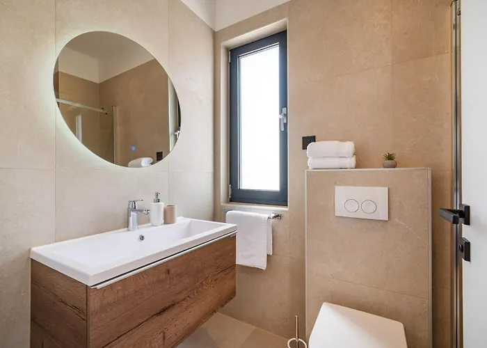 Luxury Spectrum Pool 32m2 Sauna * Posedarje